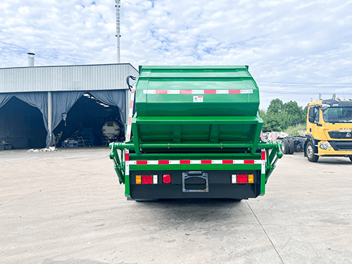 4X2 GARBAGE TRUCK BY HYDRAULIC COMPACTOR-4