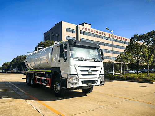 HOWO TANK TRUCK WITH VACUUM PUMP-4
