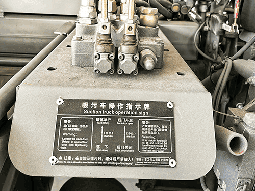 HOWO TANK TRUCK WITH VACUUM PUMP-6