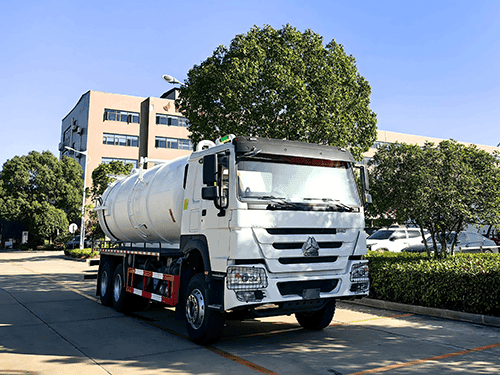 HOWO TANK TRUCK WITH VACUUM PUMP-9