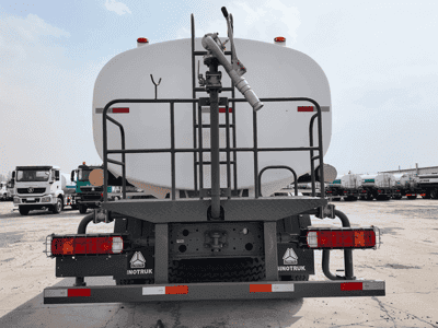 SINOTRUK HOWO 6x4 Water Sprinkler Truck-3