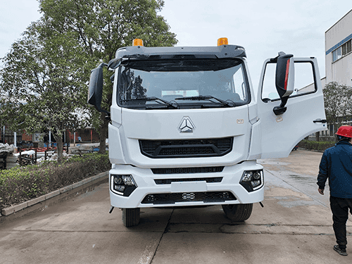 SINOTRUK HOWO JETTING AND VACUUM TANK TRUCK-7