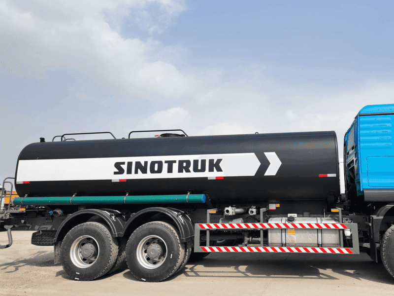 SINOTRUK HOWO TX 6x4 Bowser Water Tank Truck-3