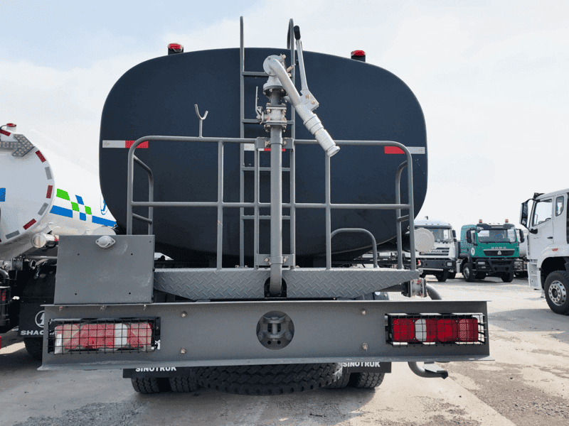 SINOTRUK HOWO TX 6x4 Bowser Water Tank Truck-5