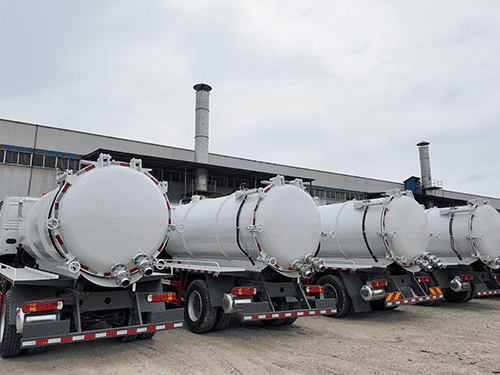 VACUUM SEWER TANK TRUCK-1